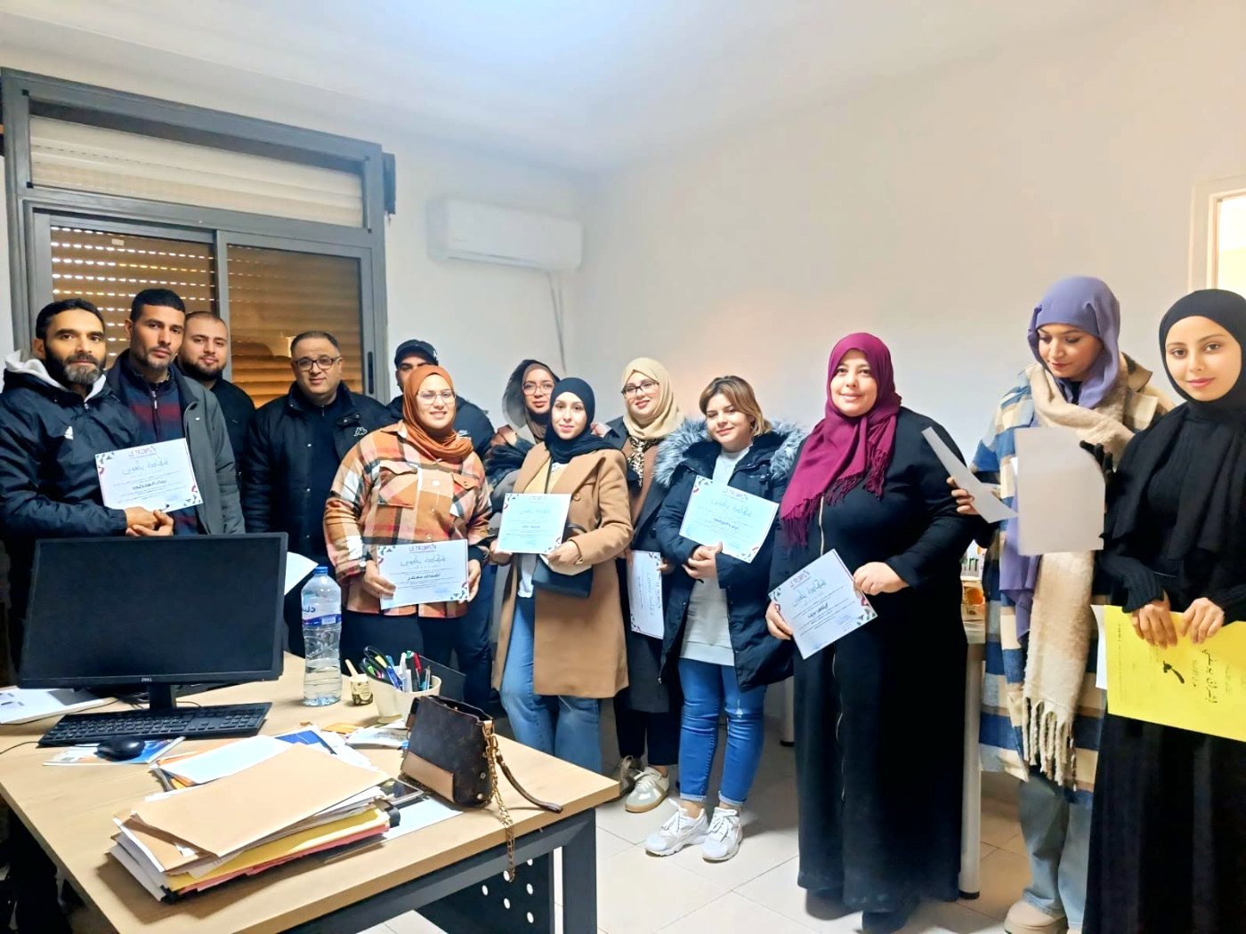 Apprenants du centre Le Tremplin recevant leurs certificats